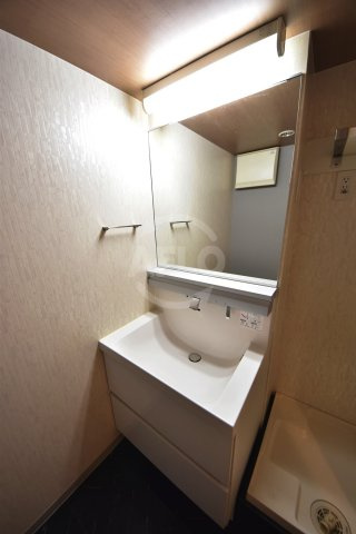 Imperial Suite 南堀江(インペリアルスイート南堀江）　日吉小学校の独立洗面台|Imperial Suite 南堀江（インペリアルスイート南堀江）独立洗面化粧台・室内洗濯パン