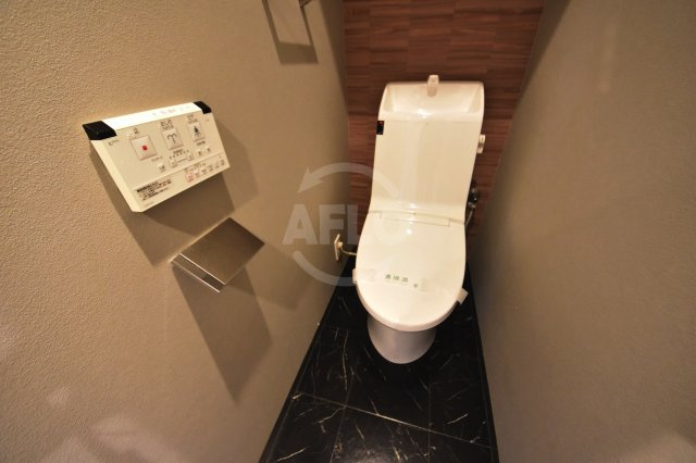 Imperial Suite 南堀江(インペリアルスイート南堀江）　日吉小学校のトイレ|Imperial Suite 南堀江（インペリアルスイート南堀江）温水洗浄便座