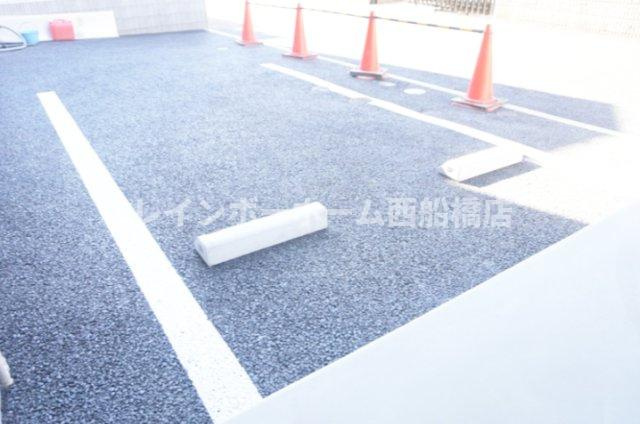グレイス大久保の駐車場