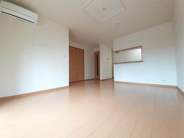 グロワールＡの居間・リビング