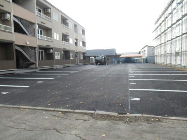 トレイブルック東館の駐車場