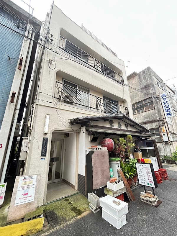 アダチマンションの外観
