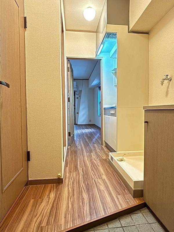 スライビング冷泉の玄関