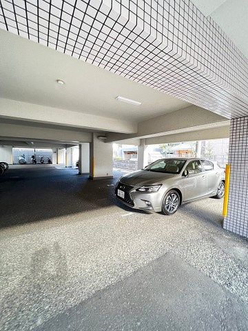 ジュネス南塚口の駐車場|カースペースがあります