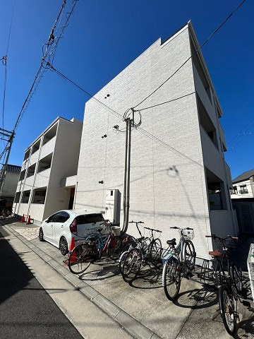 ラージヒル尼崎東の外観