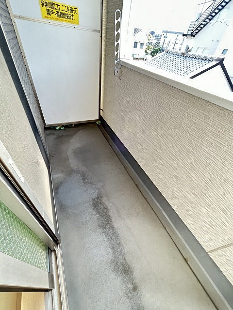 ラージヒル尼崎東のバルコニー
