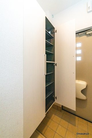プラシードBの玄関