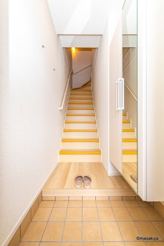 プラシードBの玄関