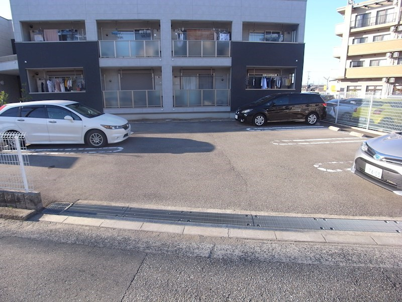 ノーブル　スクエアの駐車場