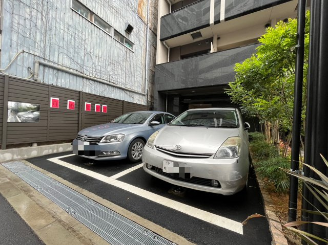 ソルテラスNAMBAフロントの駐車場