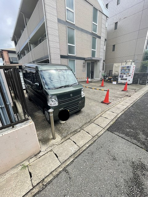 カサ・カルロサⅡの駐車場