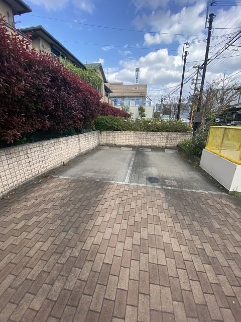 DAIKENN武庫之荘　オストFの駐車場