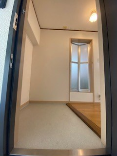 田中マンションの玄関