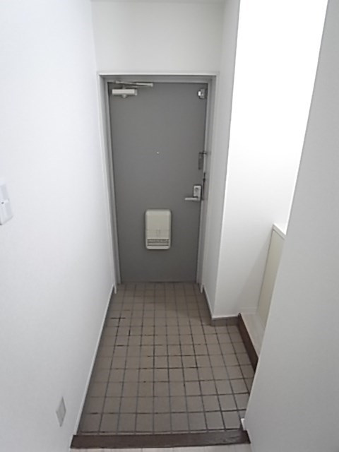 ロイヤルハイツ歌園Ⅱの玄関