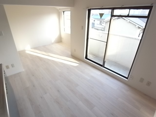 ロイヤルハイツ歌園Ⅱの居間・リビング