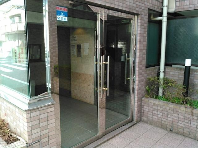 ルーブル三軒茶屋のエントランス