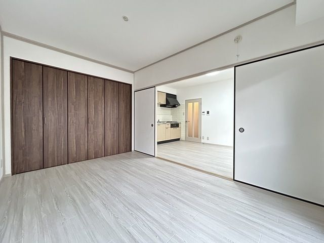 ジーライズ深江南の洋室