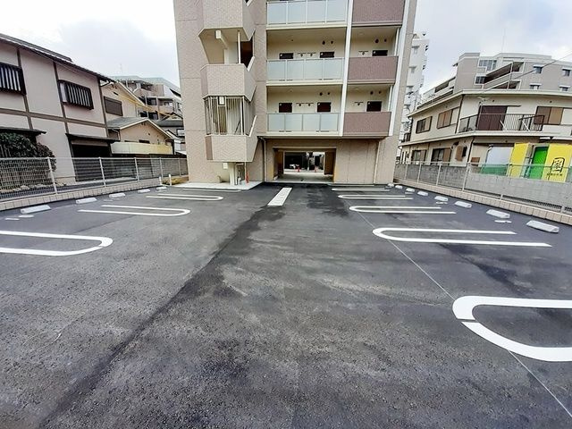メゾン ド プラシードの駐車場