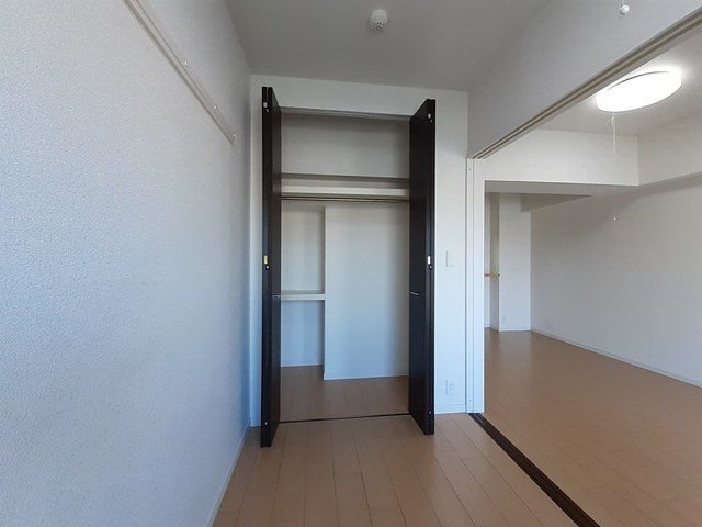 グローヴ・ガーデンEの洋室