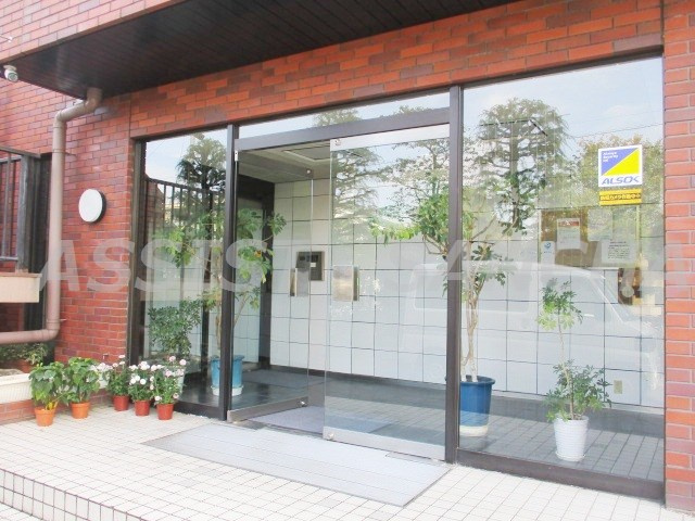 メゾンエル桜新町のエントランス