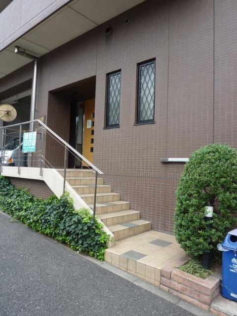 クオーレ青葉台のエントランス