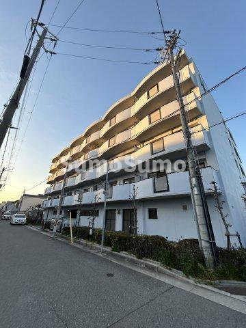 崇徳院ハイツ　Ｎ棟の外観