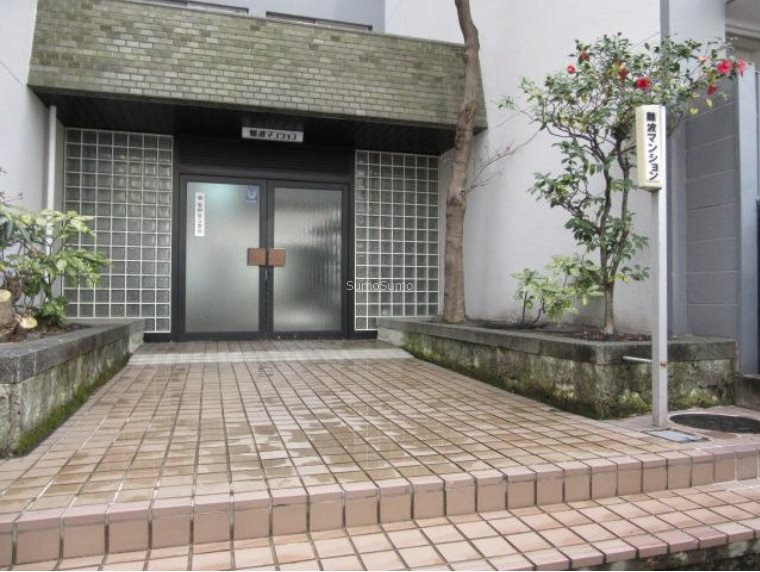 難波マンションの外観