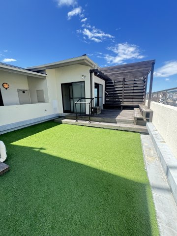 日の出ビルのバルコニー