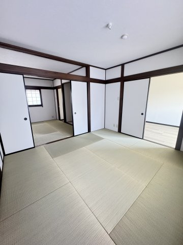日の出ビルの和室