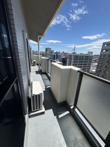 日の出ビルのバルコニー
