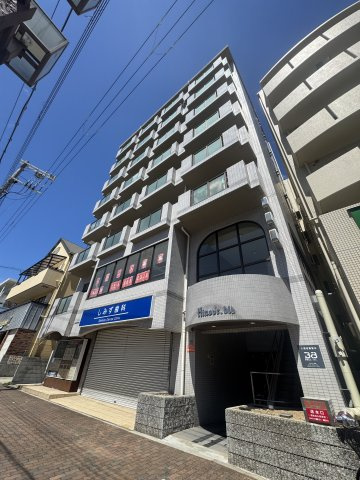 日の出ビルのエントランス