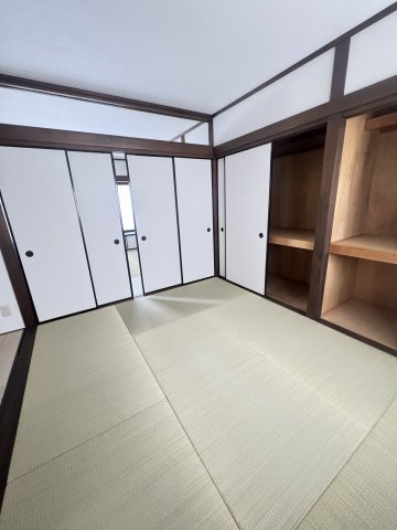 日の出ビルの和室