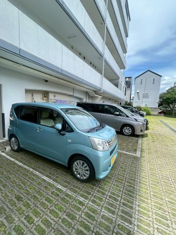 グレースコート西宮の駐車場