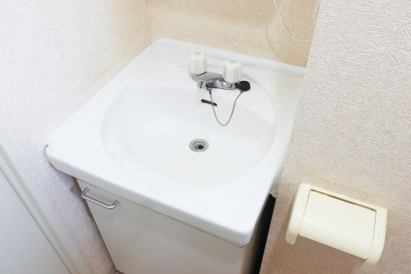 クレタ県庁前の独立洗面台