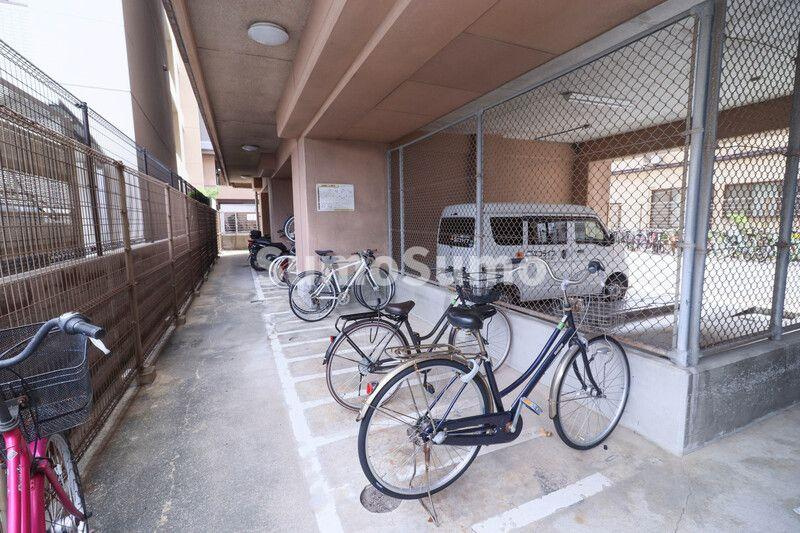 クレタ県庁前のその他共用部分