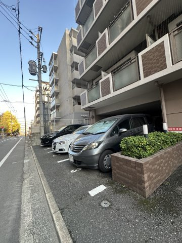 ダイナコートエスタディオ平尾駅前の駐車場