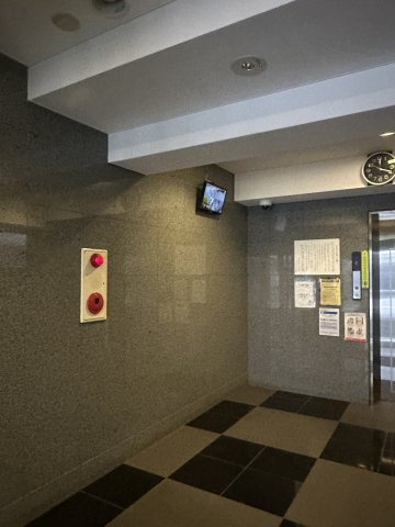 ダイナコートエスタディオ平尾駅前のエントランス