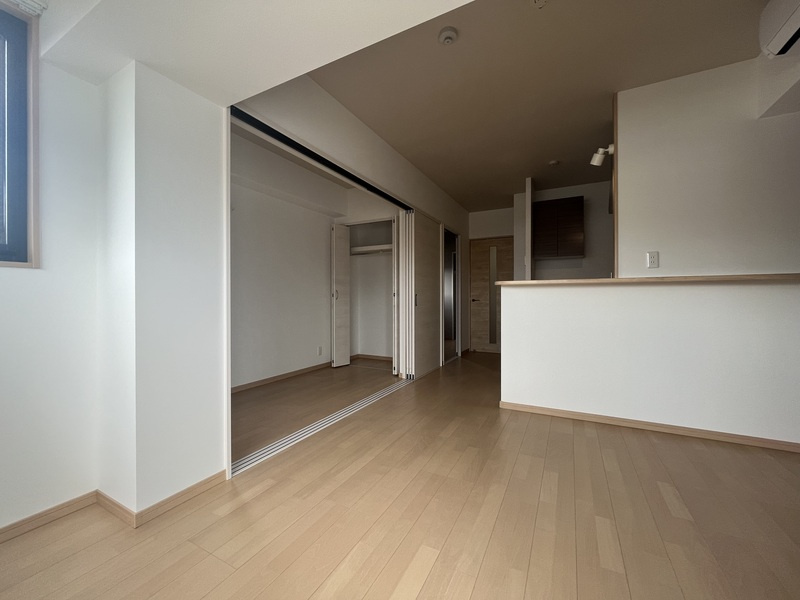 MODERN PALAZZO西新PREMIERの居間・リビング