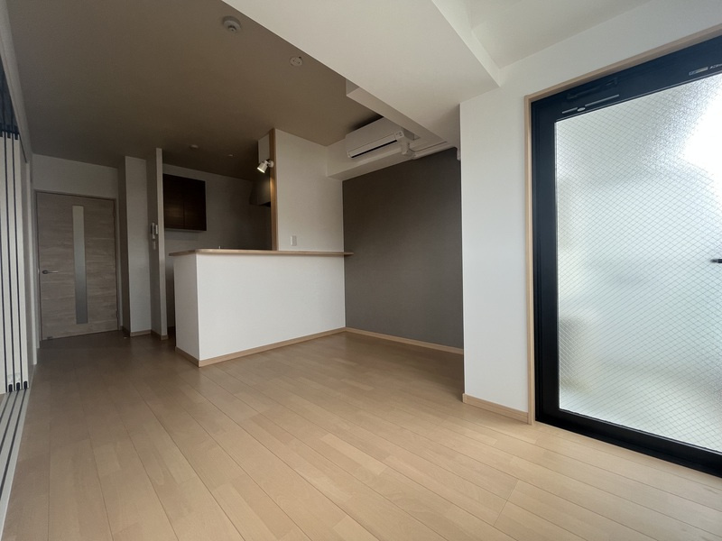 MODERN PALAZZO西新PREMIERの居間・リビング