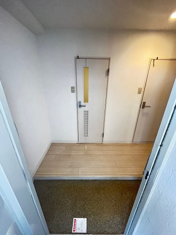 枝川ハイツの玄関