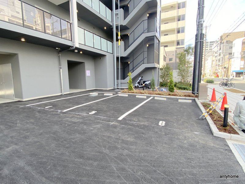 スワンズシティ大阪フルーア　仲介手数料無料の駐車場
