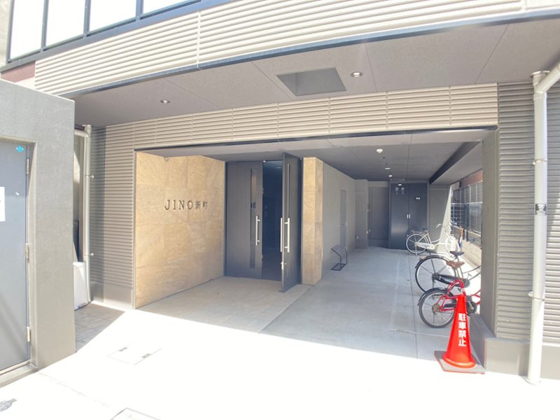JINO新町のエントランス
