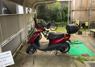【駐車場】 | レクハイム橋本 | 車一台あたりに必要なスペースは、標準サイズの普通自動車で横幅2m50cm、長さ5mは必要になります。ただし、乗降のことも考慮して横幅3m30cm、長さ5m50cmほどは確保できるところを選びましょう。