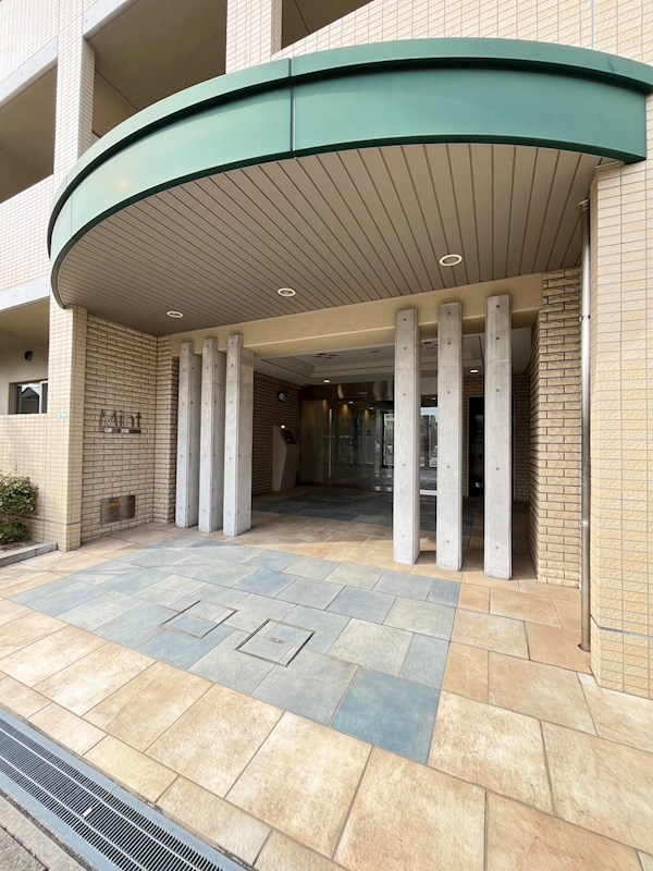 MINT甲子園三番町のエントランス
