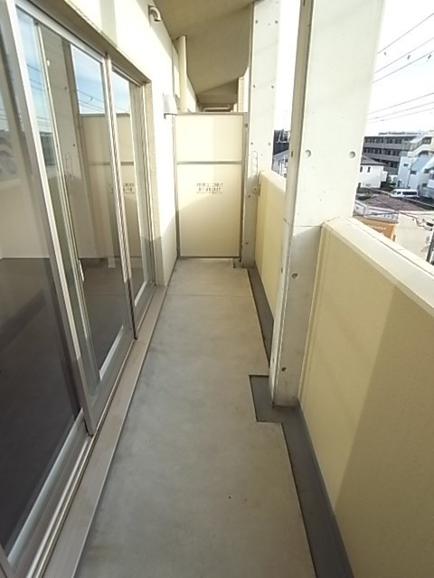 MINT甲子園三番町のバルコニー