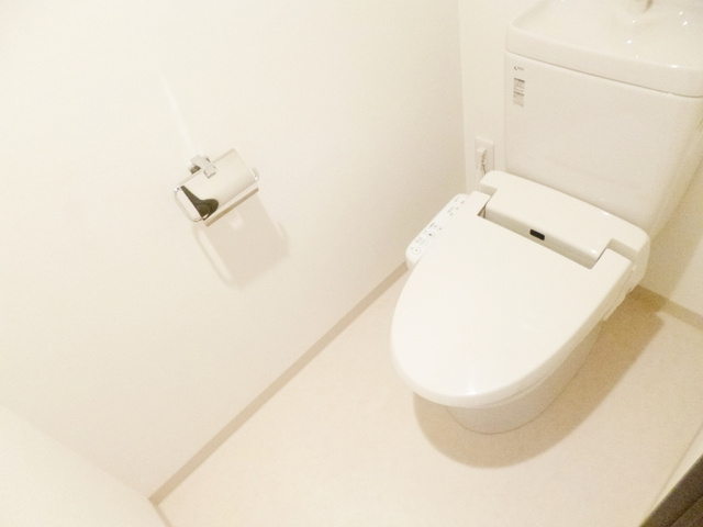 センテニアル王子神谷のトイレ|洗浄・暖房便座付きのトイレです。