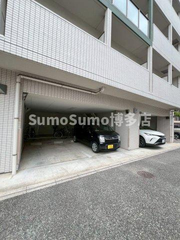 サムティタワーズ愛宕の駐車場