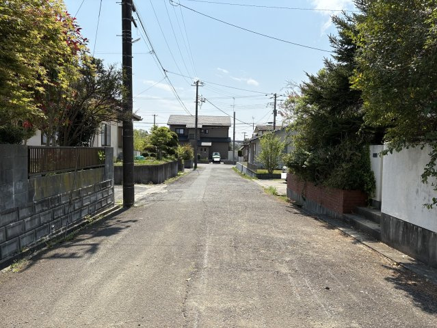 小浜町北ノ作 中古一戸建ての前面道路含む現地写真