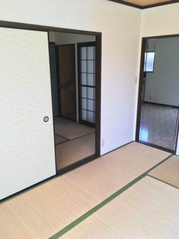 あるゾウパレス松山町Ｂ棟の和室|落ち着いた雰囲気の和室付きです