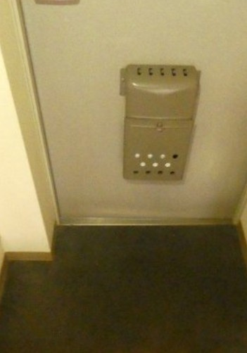 横浜市西区平沼１丁目の賃貸マンションの玄関